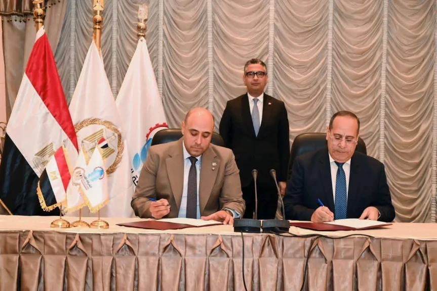 توقيع بروتوكول تعاون لدعم مبادرة “المليون كرتونة إلكترونية” بين القابضة للصناعات الغذائية ومؤسسة تطبيق سند