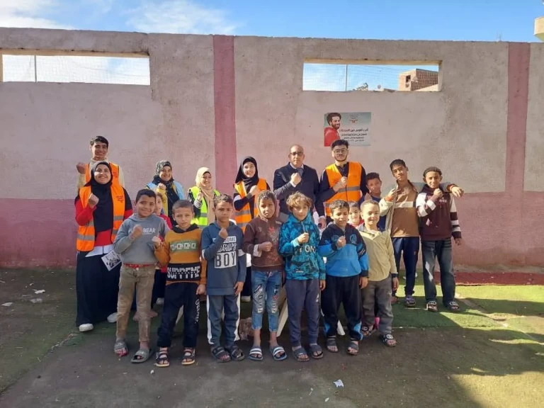 رئيس جامعة القاهرة يستعرض تقريراً عن نتائج أعمال القافلة التنموية للجامعة بقرية المنوات بالجيزة