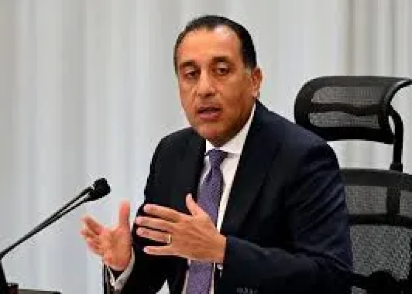 رئيس الوزراء يصل الكاتدرائية بالعباسية لتهنئة البابا تواضروس بعيد الميلاد