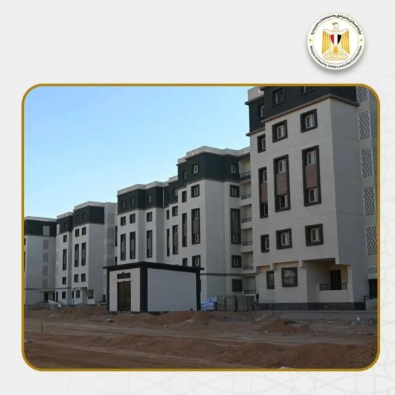 مسئولو الإسكان يتفقدون المشروعات الجارية بمدينتي حدائق العاشر من رمضان والعبور الجديدة