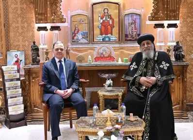 وزير الداخلية يهنئ قداسة البابا بعيد الميلاد