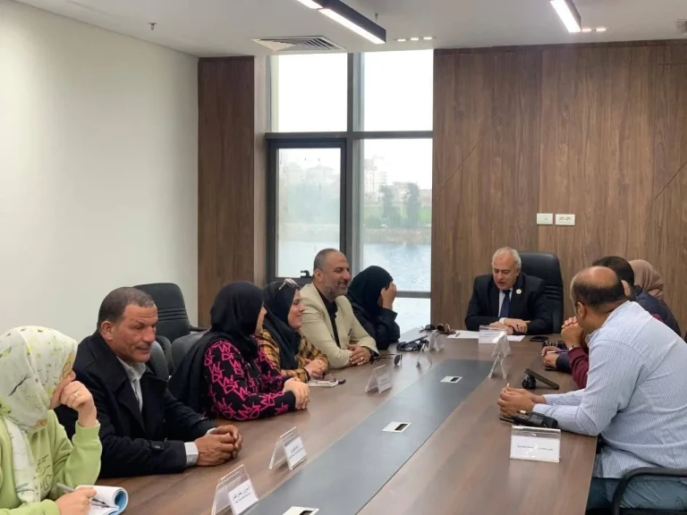 سكرتير عام مساعد محافظة دمياط يعقد اجتماعًا لمناقشة ملف المتغيرات المكانية