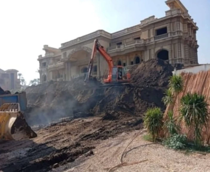 وزير الري يتابع أعمال إزالة التعديات على مجرى نهر النيل وأراضي طرح النهر بقطاع (شبرا - حلوان)