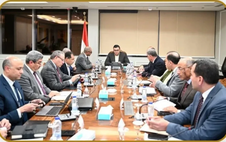 وزير الإسكان يتابع الموقف التنفيذي لمشروعات حياة كريمة لتطوير قرى الريف المصريين