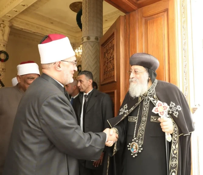 مفتي الجمهورية يزور البابا تواضروس الثاني ويهنئه والأخوة المسيحيين بعيد الميلاد المجيد