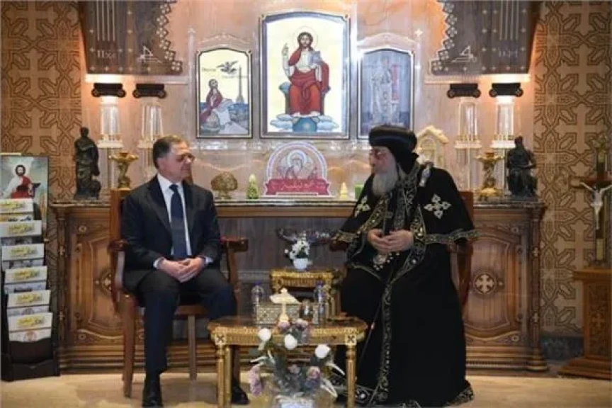 وزير الداخلية يهنئ البابا تواضروس والأخوة المسيحيين بعيد الميلاد المجيد
