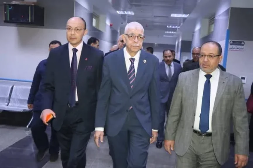 رئيس جامعة المنوفية يتفقد العيادات الخارجية بالمستشفيات الجامعية