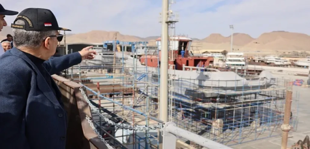 رئيس هيئة قناة السويس: توطين الصناعات البحرية بترسانات وشركات الهيئة تمضى بخطى متسارعة