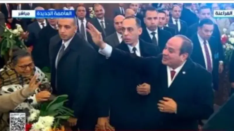 الرئيس السيسى يقدم التحية للمشاركين فى قداس عيد الميلاد بالعاصمة الجديدة