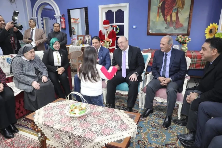 محافظ بني سويف يزور دار أيتام صديقات الكتاب المُقدّس للمعايدة