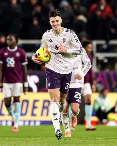 مانشستر يونايتد يتعادل إيجابيا أمام بيرنلى بالدوري الانجليزي الممتاز