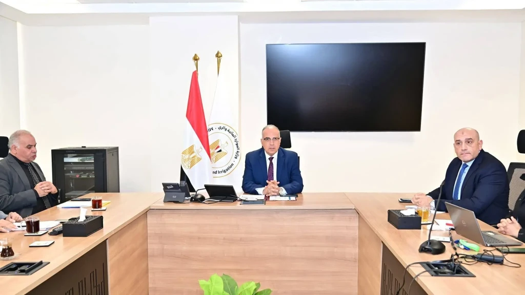 وزير الري يتابع موقف المشروعات المائية الجارى تنفيذها فى إطار مبادرة حياة كريمة