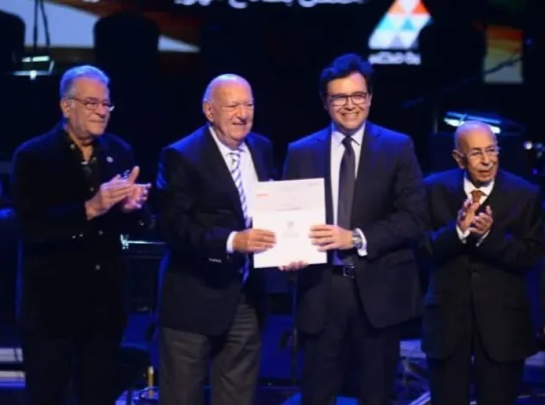 وزير الثقافة يكرّم الموسيقار عمر خيرت في عيد ”الثقافة المصرية