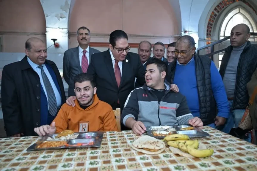 رئيس جامعة القاهرة يتابع الخدمات بالمدينة الجامعية بمنطقة بين السرايات
