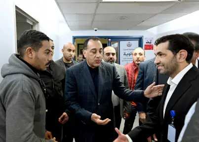 رئيس الوزراء يطمئن من المرضى على جودة الخدمات المقدمة في مستشفى أورام دار السلام ”هرمل سابقا”