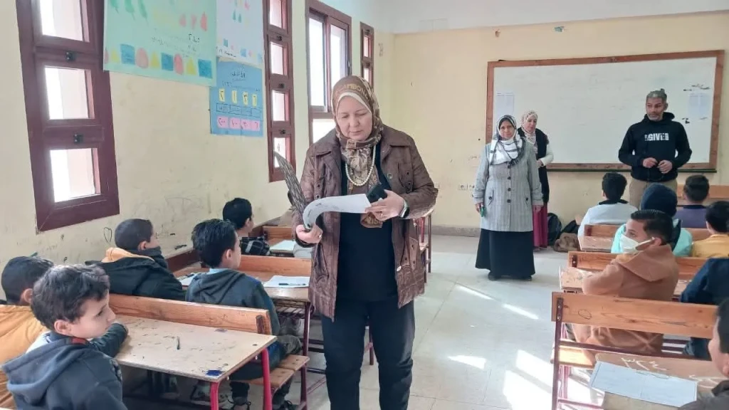 محافظ بني سويف يتابع انتظام سير وأعمال امتحانات  الفصل الأول لسنوات  النقل