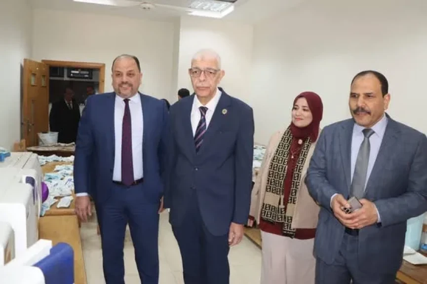 رئيس جامعة المنوفية يتفقد امتحانات كلية طب الأسنان