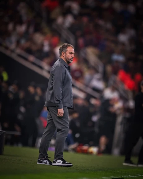 هانسي فليك يعلن تشكيل برشلونة لمواجهة ريال مدريد بنهائي كأس السوبر الاسباني