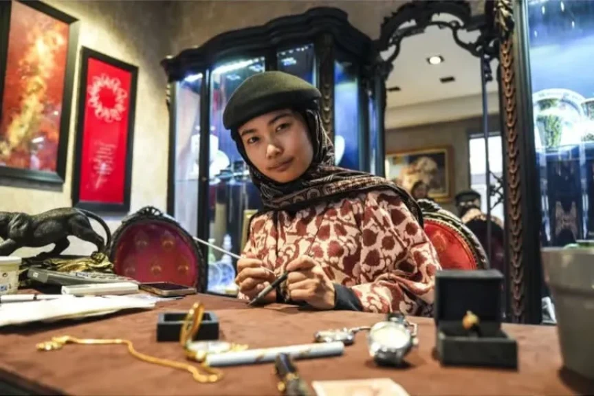 شولة.. حكاية ريشة يابانية أبهرتها الفنون الإسلامية