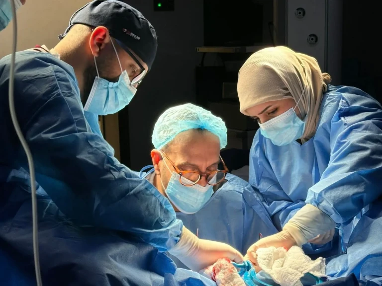 تدريسي في كلية طب المستنصرية ببغداد ينجح باجراء عملية تجميل الإحليل لطفل في مستشفى اليرموك التعليمي