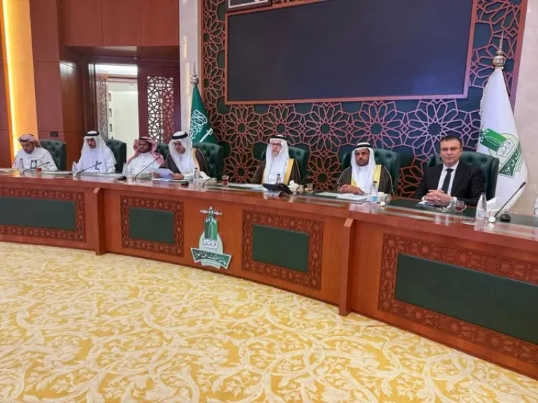 رئيس ”إذاعات وتليفزيونات التعاون الإسلامي” يشارك في اجتماع ”برنامج تأهيل خبراء العربية بالعالم”