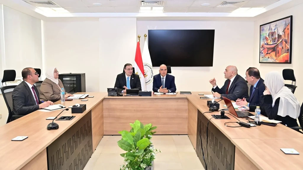 وزير الري يستقبل رئيس الجهاز المركزي للتنظيم والإدارة