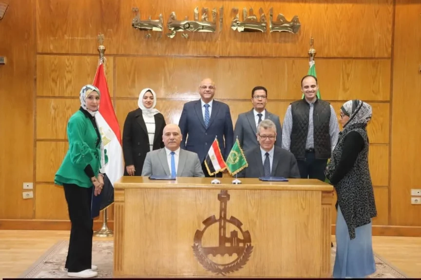 محافظ القليوبية ورئيس جامعة بنها يشهدان توقيع بروتوكول تعاون طبي للارتقاء بالخدمات الصحية بالمحافظة