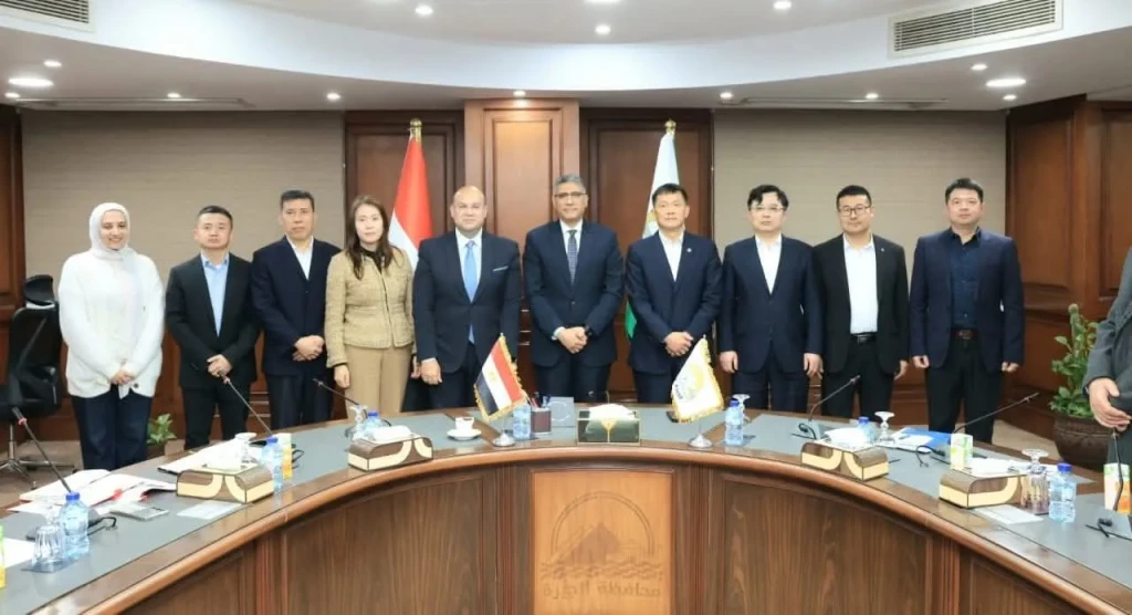 محافظ الجيزة يلتقي وفد من رجال الأعمال والمستثمرين الصينيين