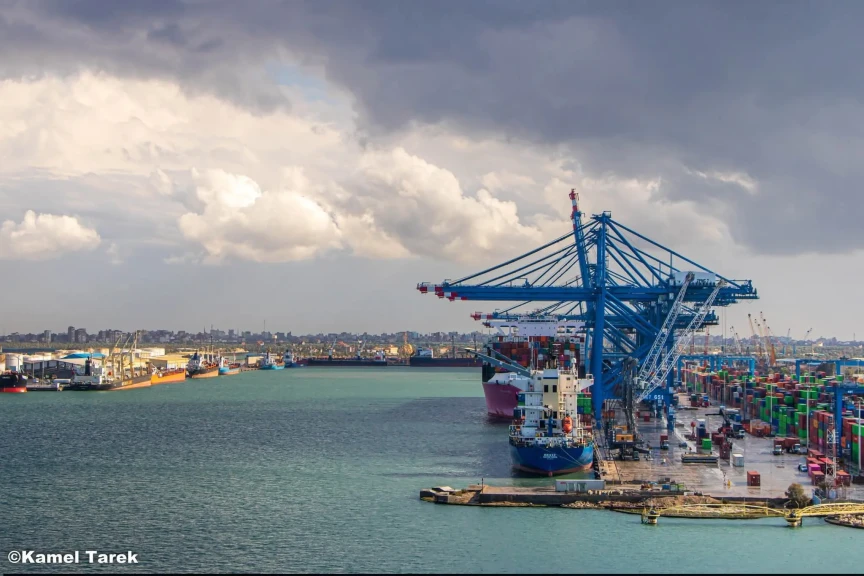 رغم سوء الأحوال الجوية ميناء دمياط يعمل بمعدلاته الطبيعية . موقف ميناء_دمياط اليوم الثلاثاء الموافق 13 / 1 / 2026