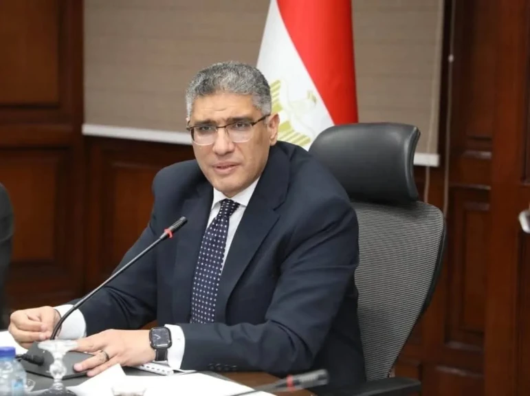 محافظ الجيزة يعقد اللقاء الأسبوعي لبحث شكاوى مواطني عدد من الأحياء