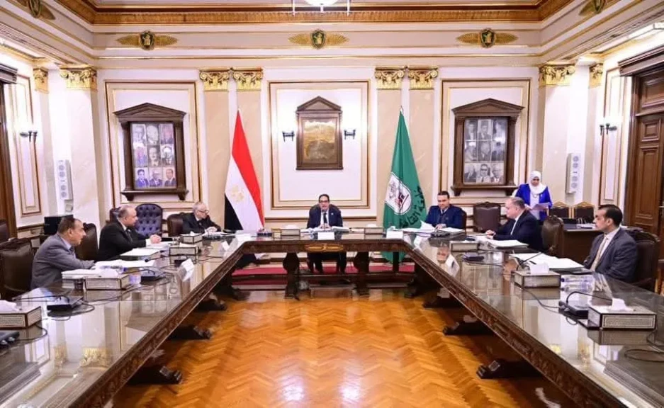 لجنة القيادات بجامعة القاهرة تجرى مقابلات مع 41 متقدما لاختيار مديرى عموم 7 إدارات بالجامعة