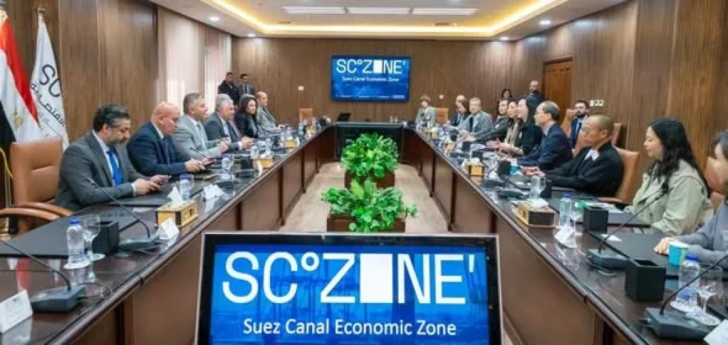 رئيس اقتصادية قناة السويس يستقبل وفدًا رفيع المستوى من مجلس تنمية التجارة في هونج كونج لبحث فرص التعاون والاستثمار في قطاع الملابس والمنسوجات
