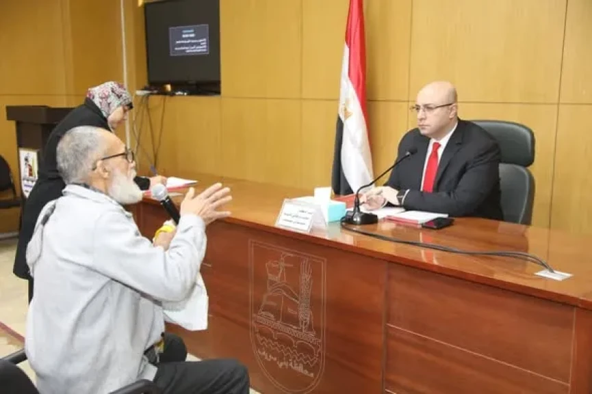 محافظ بني سويف يواصل سلسلة لقاءاته بالمواطنين