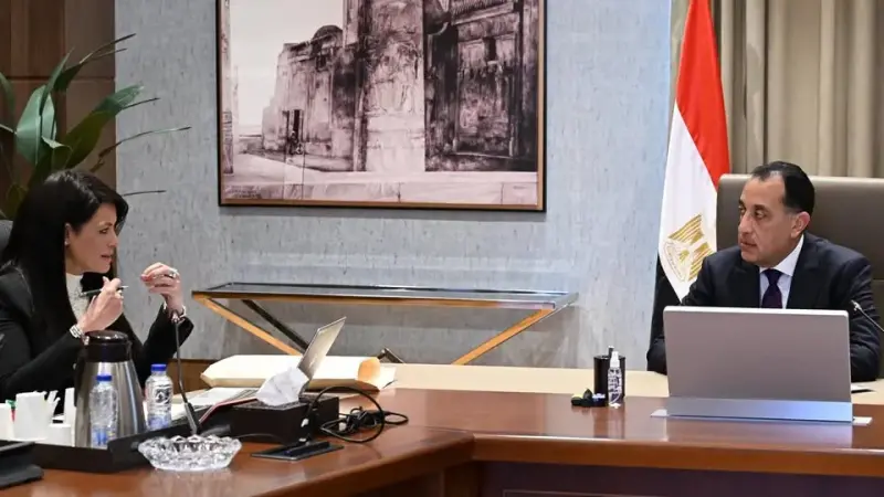 رئيس الوزراء يلتقي وزيرة التخطيط لمتابعة آليات ترجمة مستهدفات ”السردية الوطنية للتنمية الشاملة” إلى برنامج تنفيذي