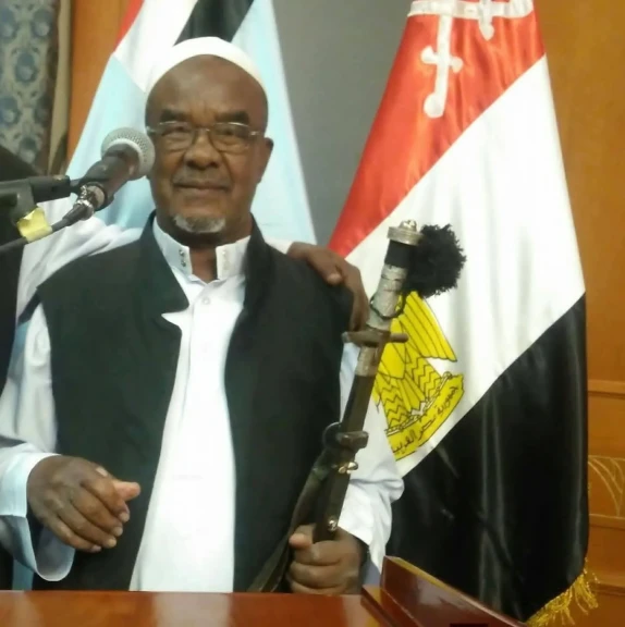 محافظ أسوان ينعى الحاج عوض هدل شيخ مشايخ البشارية