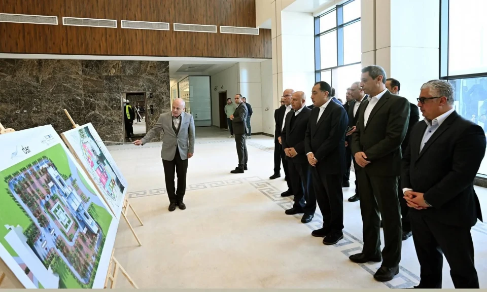 رئيس الوزراء يتفقد محطة البحر الأحمر لتداول الحاويات رقم  1 RSCT) ) بميناء السخنة