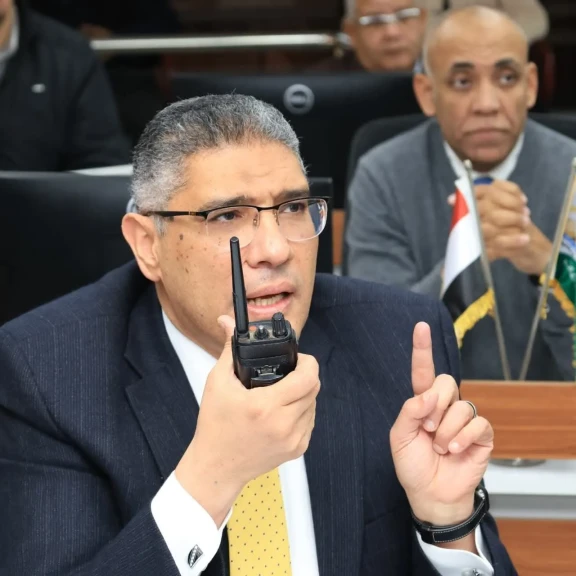 محافظ الجيزة يقود حملات لإزالة موقف عشوائي للتوك توك بمدخل المجزر الآلي – اللبيني