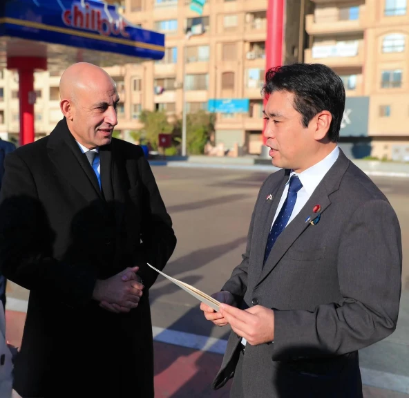 وزير التربية والتعلم يصطحب نظيره الياباني لتفقد ”محور شينزو آبي”