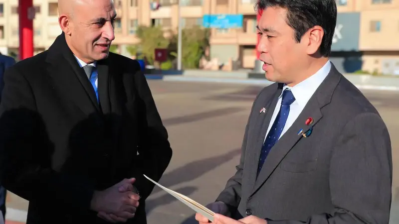 وزير التربية والتعلم يصطحب نظيره الياباني لتفقد ”محور شينزو آبي”