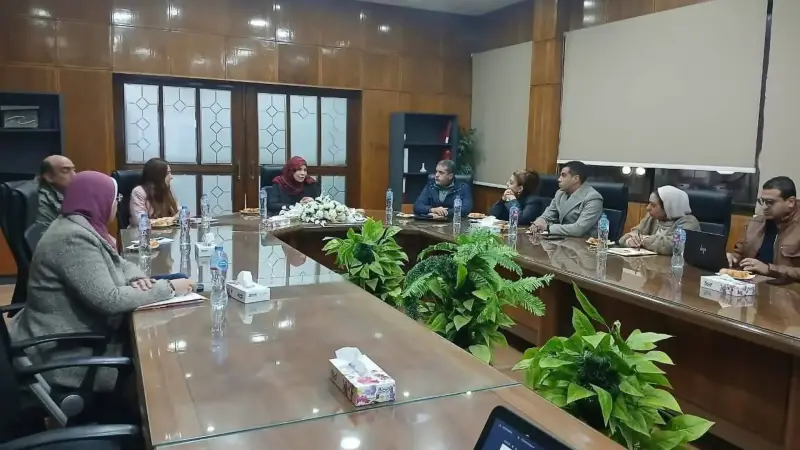 وزير الري يتابع إجراءات الإعداد لتنفيذ دورات تدريبية للاستفادة من ورد النيل