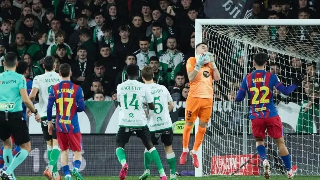 قصة “مارك” المزدوجة تجسّد براغماتية هانسي فليك في برشلونة