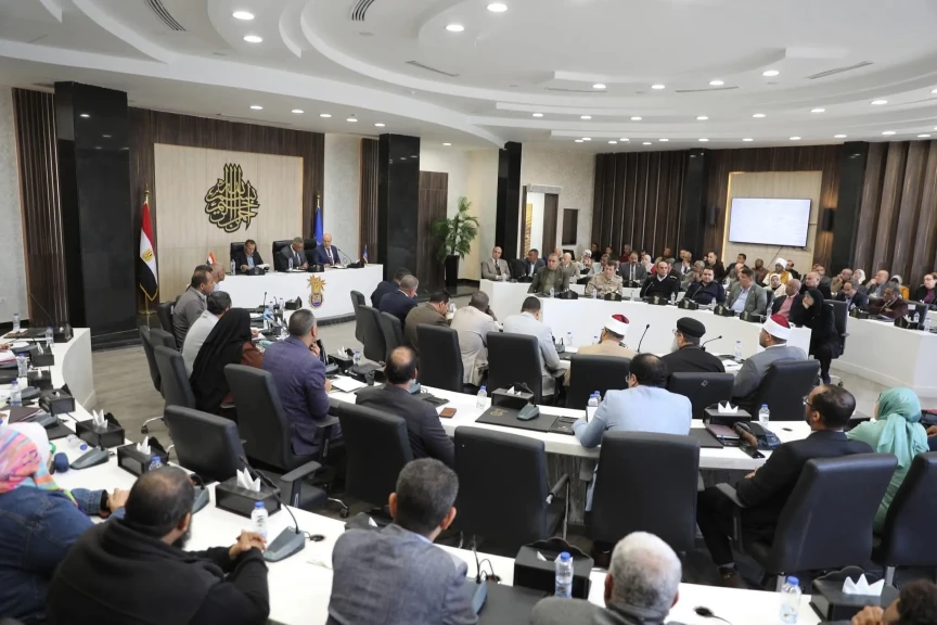 محافظ أسوان يشيد بإختيار وزارة التربية والتعليم لـ 4 مدارس فنية للعمل بنظام التكنولوجيا التطبيقية