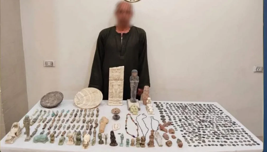 الداخلية:ضبط أحد الاشخاص بحوزته 526 قطعة أثريه بقصد الاتجار بالمنيا