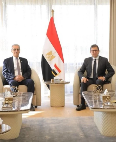 رئيس المخابرات العامة يستقبل علي شعث وأعضاء لجنة غزة