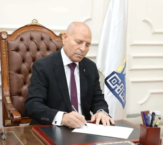 محافظ القاهرة: تخفيض تذكرة أتوبيسات معرض الكتاب إلى 10 جنيهات