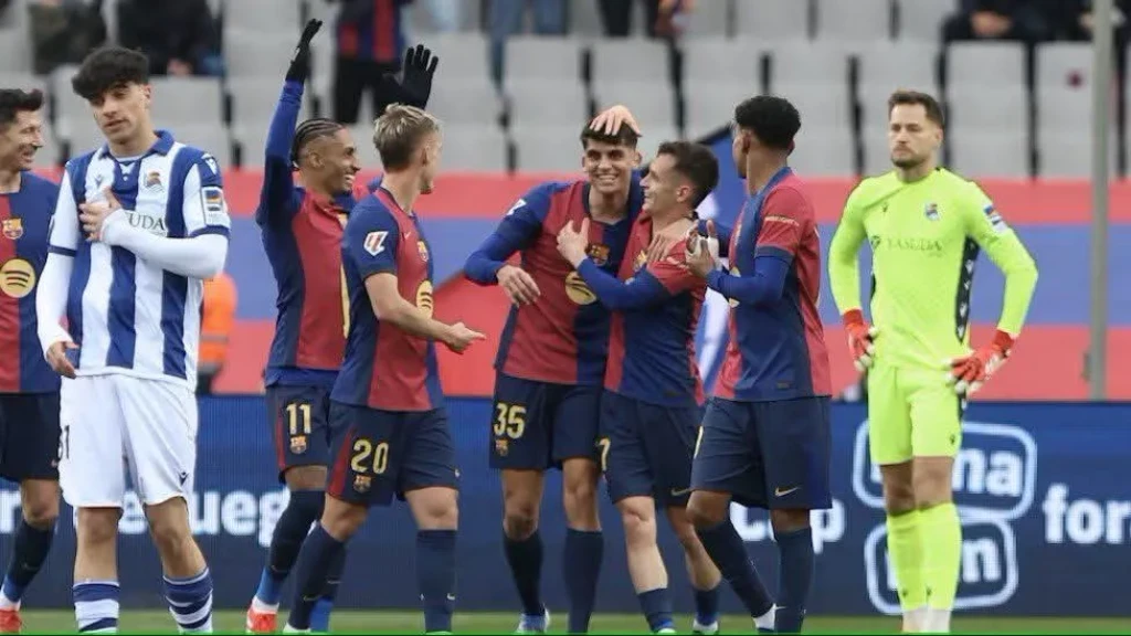 برشلونة في ضيافة ريال سوسيداد لمواصلة الدفاع عن الليجا