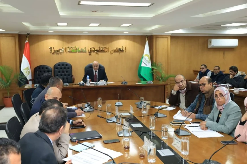 سكرتير عام الجيزة يتابع تنفيذ الخطة الاستثمارية ومنظومة الاصول المؤجرة وملف تقنين أراضي الدولة والتصالح
