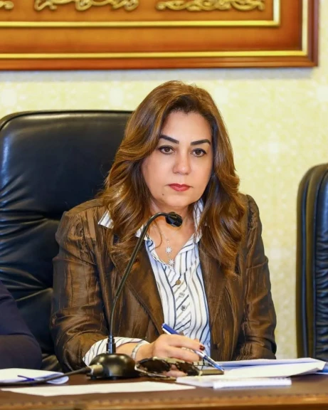 وزيرة التنمية المحلية تستعرض تقريراً حول نتائج الأسبوع الأول من الموجة الـ28 لإزالة التعديات على أملاك الدولة