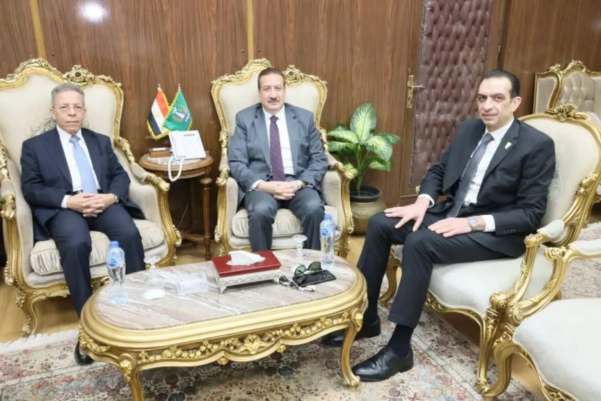 محافظ المنوفية يلتقى نقيب أطباء مصر