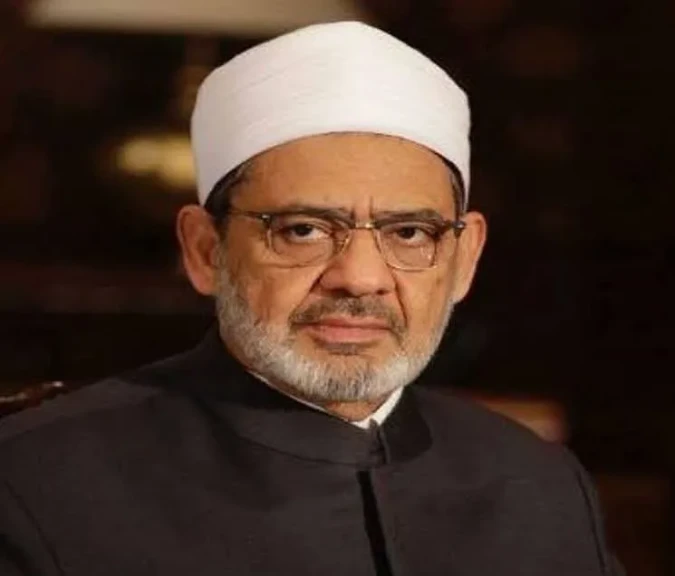 شيخ الأزهر يجري اتصالا هاتفيا بقداسة البابا تواضروس للاطمئنان على صحته